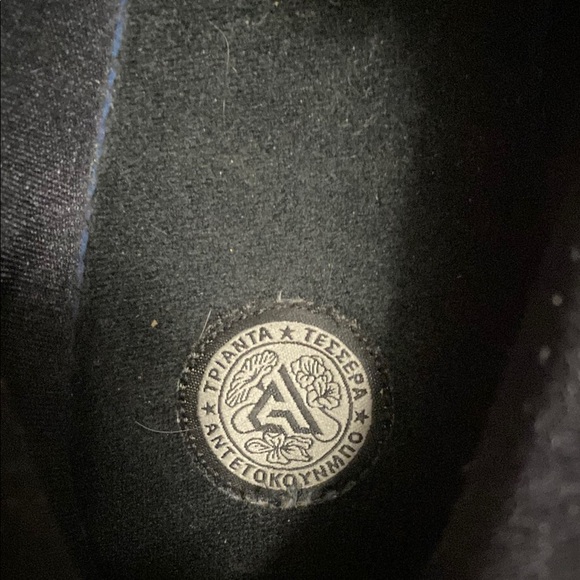 Nike Black and White Air Sneakers - Picture 4 of 6